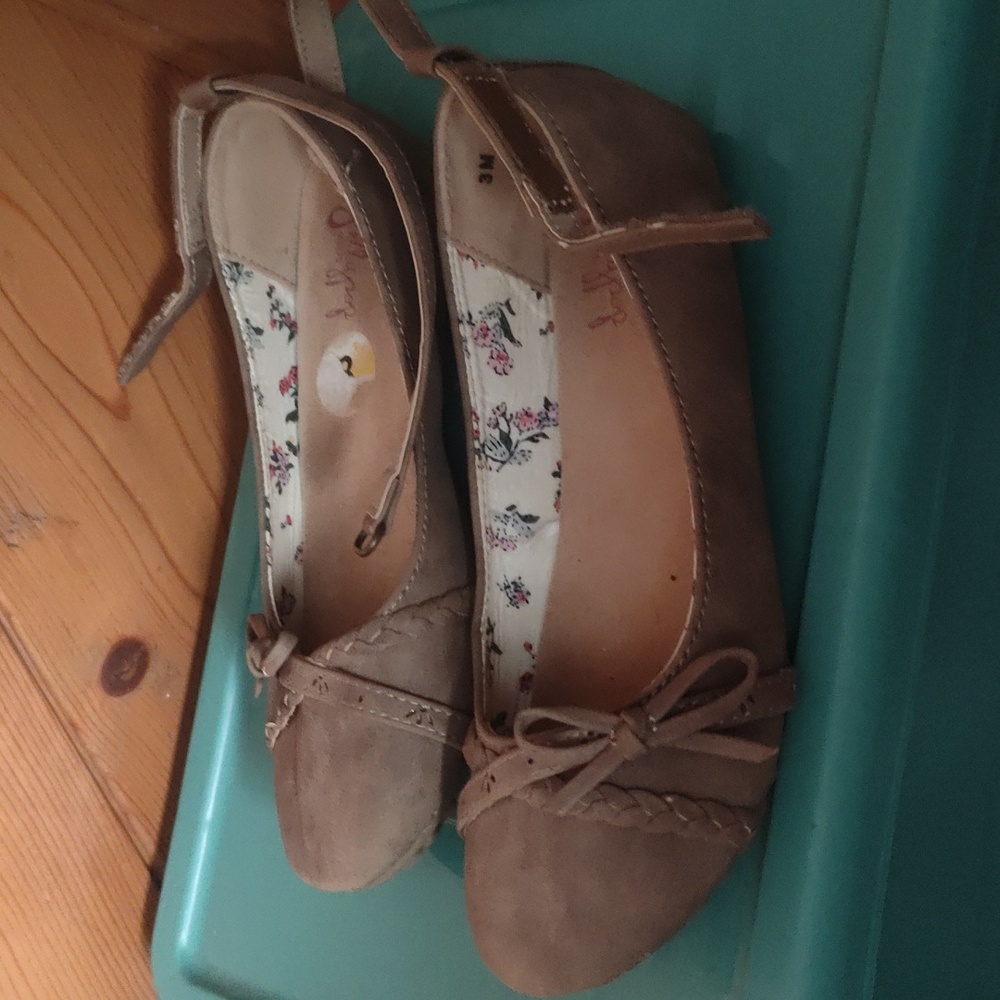 Jellypop tan dress shoes